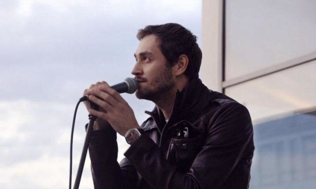 "Холостяк-8" четвертий випуск: істерики, крики і сльози дівчат довели Рождена до відчаю
