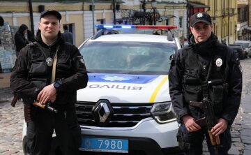 Поліція перевіряє VIN-код автомобіля