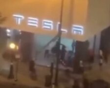 Вандалы и Tesla, gizchina