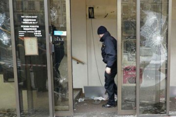 Жінка розгромила банк, щоб погрітися