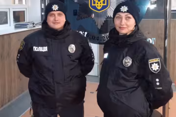 Поліцейські, які врятували дитині життя, скріншот: Facebook