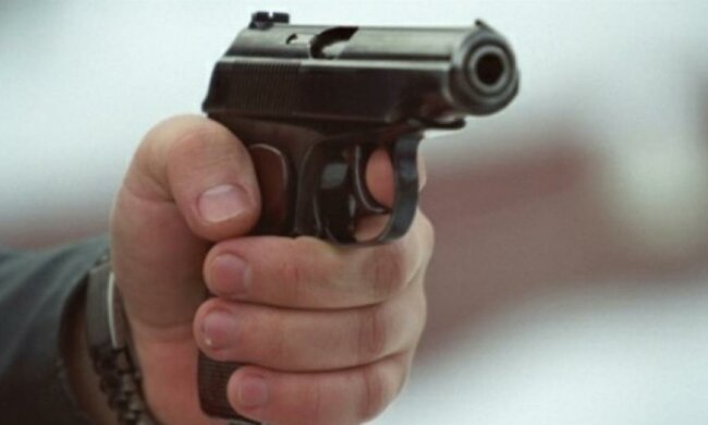 В Мукачево открыли стрельбу возле школы