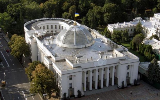 Огромная дыра в куполе Рады подарила надежду украинцам