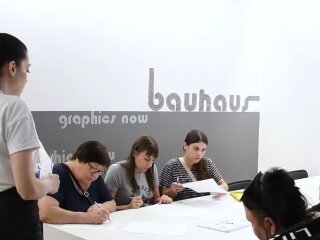 Работники в офисе. Фото: facebook