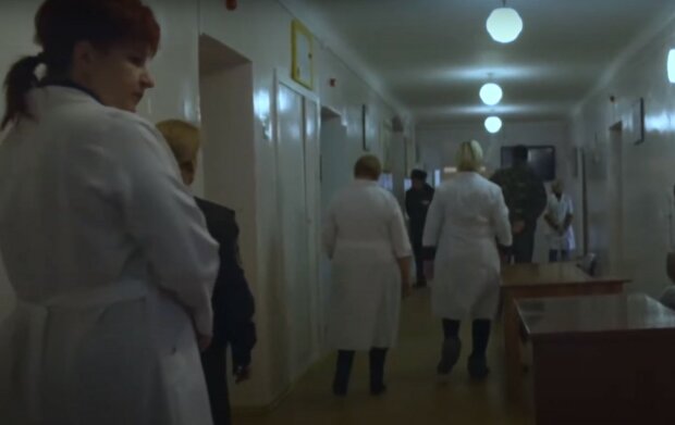 в больнице, скриншот из видео