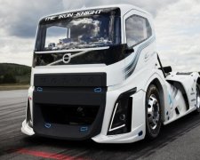 Вантажівка Volvo встановила два світових рекорди (ВІДЕО)