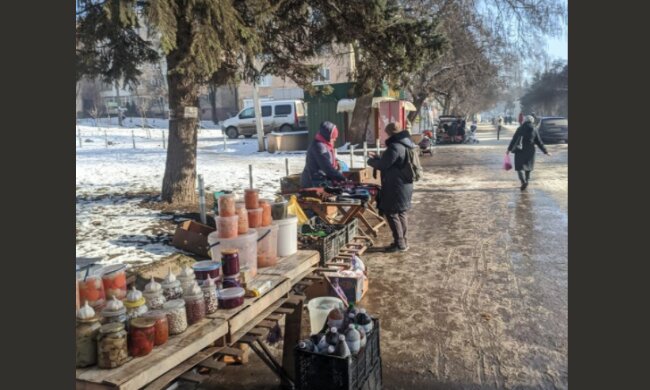 Буковинці виходять на вулиці, щоб вижити, в мережі бісяться: "У мороз всі тихо сиділи"