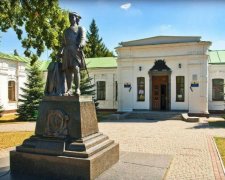 Памятник самому европейскому россиянину сменил цвет