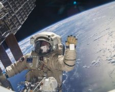 Землю впервые засняли на любительскую камеру из космоса: видео