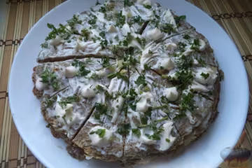 Закусочный торт из куриной печени