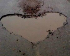 В сети посмеялись над валентикой от Укравтодора