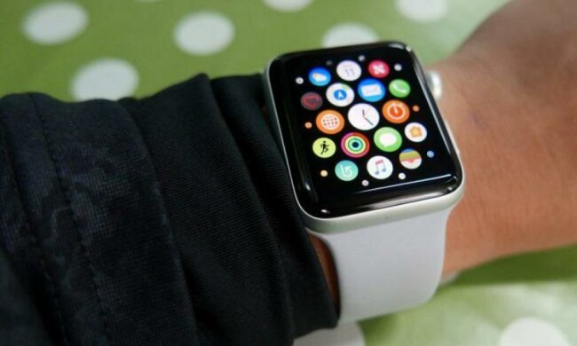 Розумний годинник від Apple витяг власника з того світу