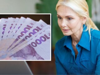 Гроші та пенсійне посвідчення