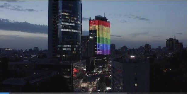 Найбільший хмарочос Києва прикрасить символ ЛГБТ - у Росії за таке саджають