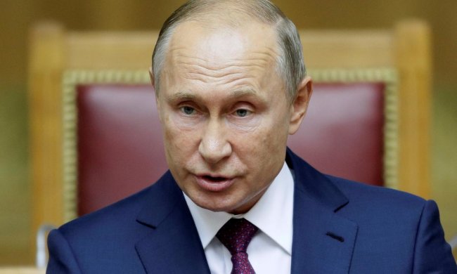 Путин шедеврально опозорился на кладбище: с праздником