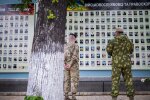 В Одесі росіянин став на коліна перед рідними загиблих на Донбасі українців: "Пробачте мене і мою країну", - відео до сліз