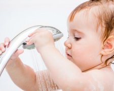 Чи потрібно часто купати дитину