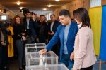 Гройсман різко переметнувся до Зеленського та "попрощався" з Порошенком