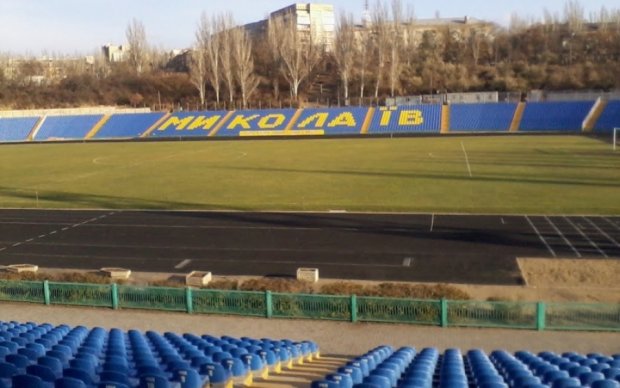 Специалисты Динамо помогли Николаеву улучшить состояние газона