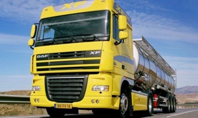 Автодор запретил грузовикам ездить в жару