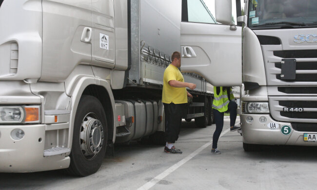 Штрафи за перевантаження фур: в Укравтодорі звернулися до водіїв з поясненням