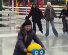 Українці, ковзанка, кадр з відео