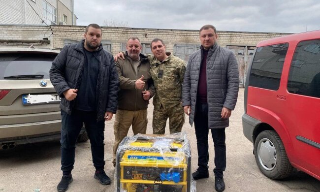 Волонтери збирають для захисників генератори та автомобілі