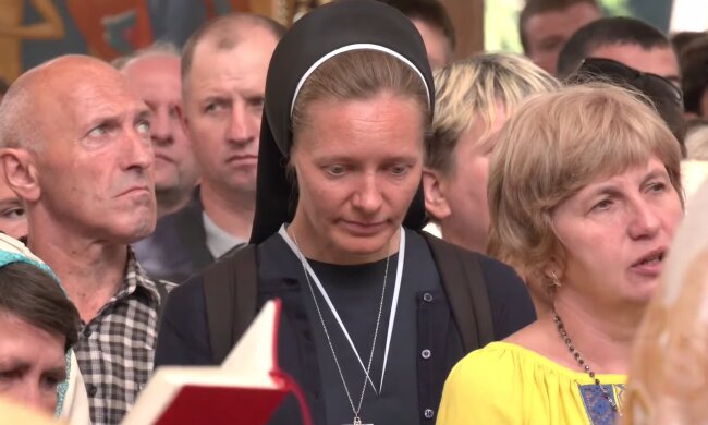 Молитва, церква. Фото: Знай.ua