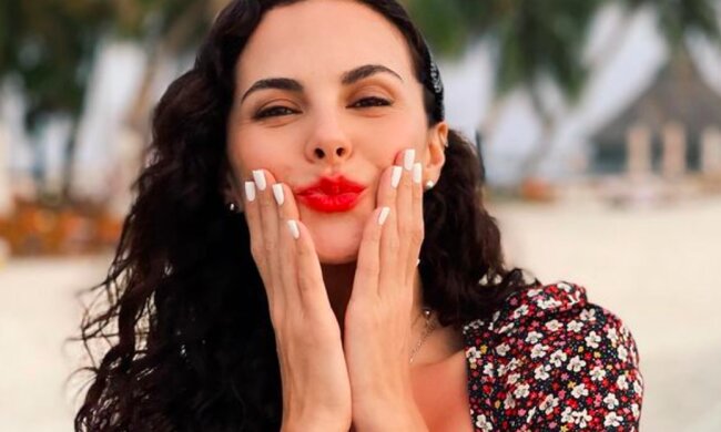 Настя Каменских, instagram.com/kamenskux/