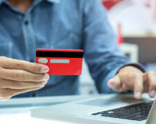 Карткові перекази. Фото з відкритих джерел