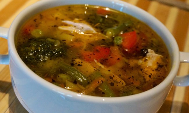 Корисний рецепт: суп з індички з яєчною локшиною