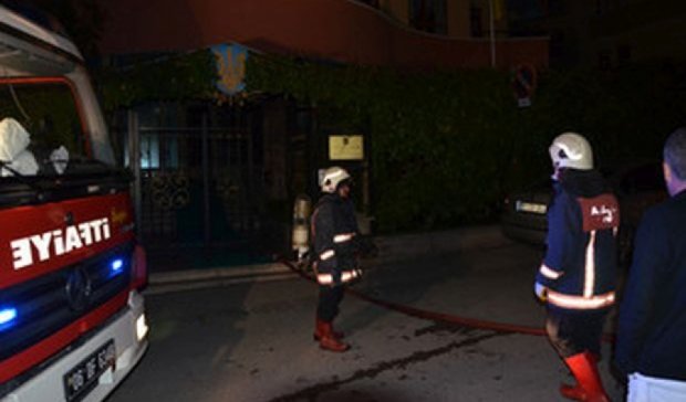В Турции горело украинское посольство (видео)