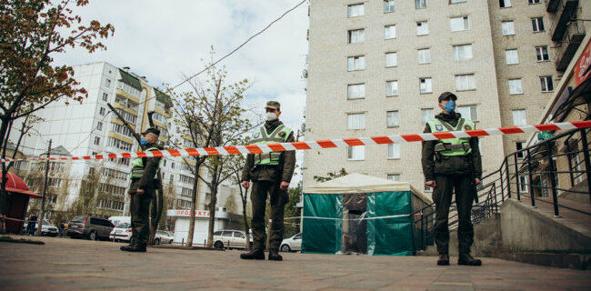 Мешканці злощасного гуртожитку у Вишневому зняли страхітливі кадри в ізоляції - що відбувається у будинку із зараженими та переляканими українцями