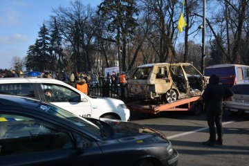 Залишилося 15 днів: скандальний закон про розмитнення віддали Порошенку, чого чекати "євробляхерам"