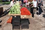 Запоріжцям впарюють сальце з помідорами з асфальту - змітають і просять ще
