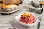 Незвичайний французький салат з копченою ковбасою