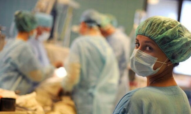 Пацієнт "віддячив" медикам побоями