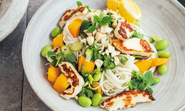 Смачний рецепт салату з куркою і манго