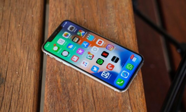 Apple кинула власників iPhone X і MacBook Pro