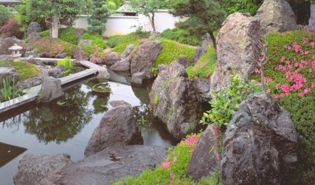 Киевляне погуляют по японскому саду камней