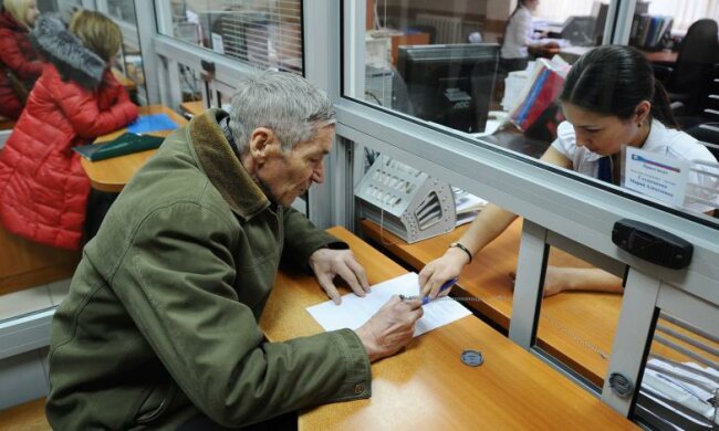 В Украине стариков заставят возвращать пенсии: кто попадет в зону риска