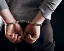 Спритний арештант налагодив своє інтимне життя під наглядом: відео
