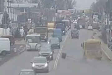 маршрутка втратила колесо, скріншот з відео