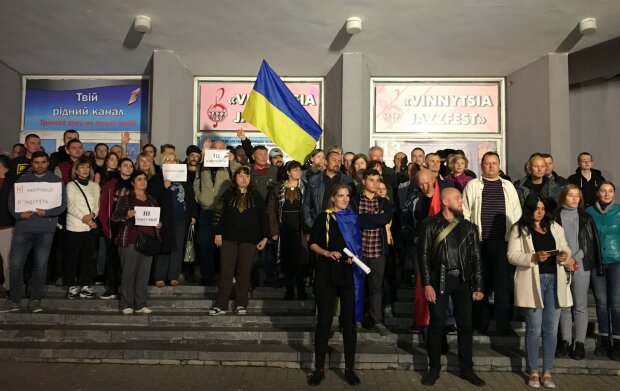 "Ми - не мовчазне стадо!": сотні вінничан сказали "ні" формулі Штайнмаєра
