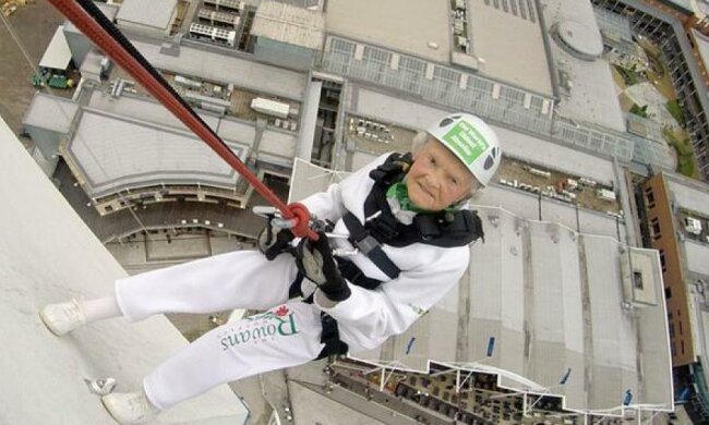 Столетняя экстремалка побила собственный рекорд