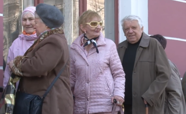 Пенсіонери. Фото: скрін youtube