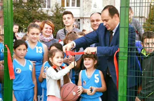 Мер Івано-Франківська нормалізує побиття дітей: "Взяти різку і відлупцювати..."