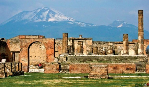 Турист хотел украсть кусок развалин Помпей и за него купить iPhone