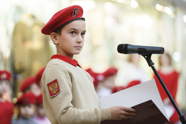 В Крыму детей массово отправляют в "Юнармию": рай имени Путина