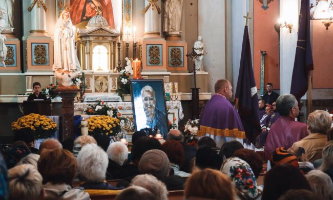 Похорон Марини Поплавської: засекречену могилу зірки "Дизель-шоу" показали з висоти